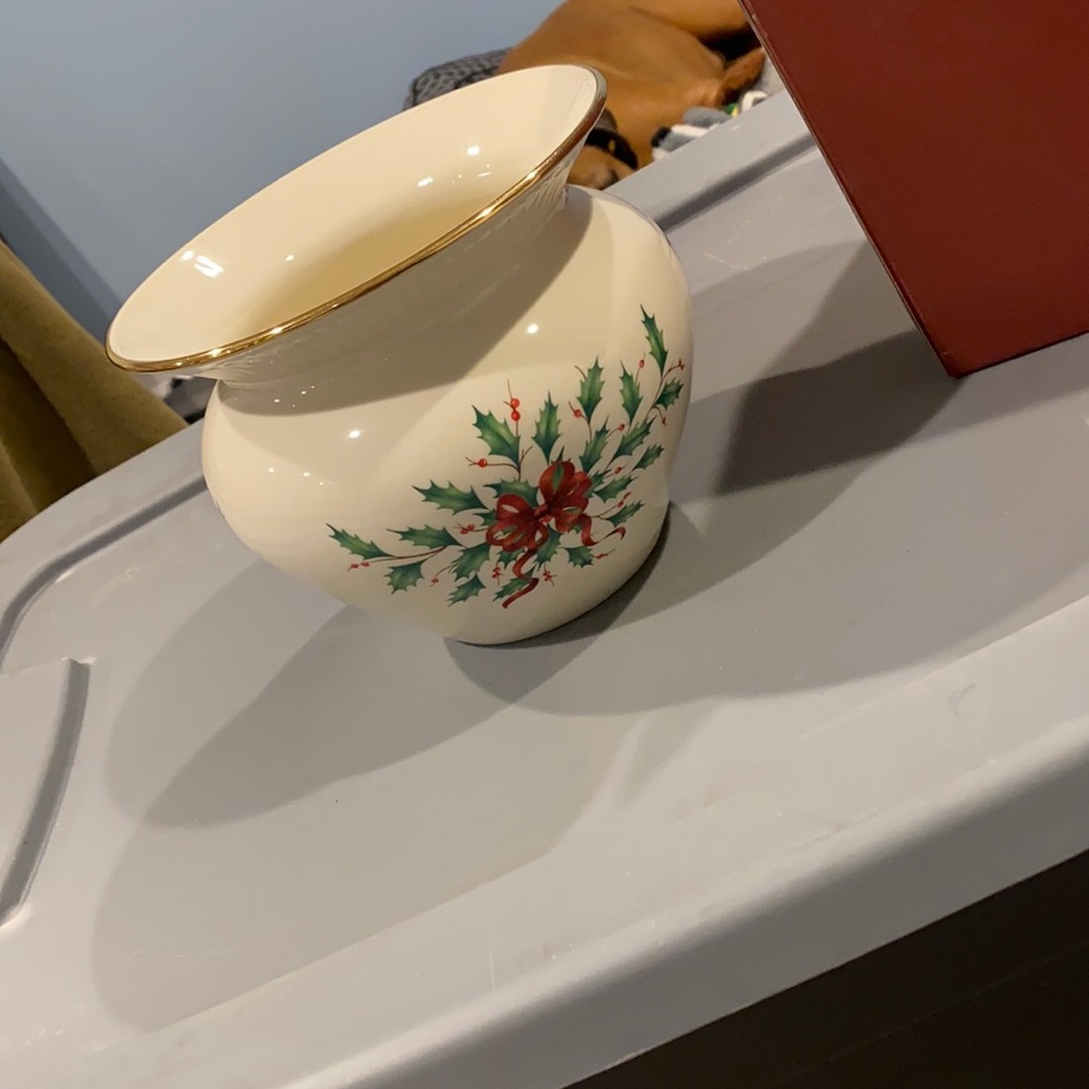 Lenox holiday cachepot/planter